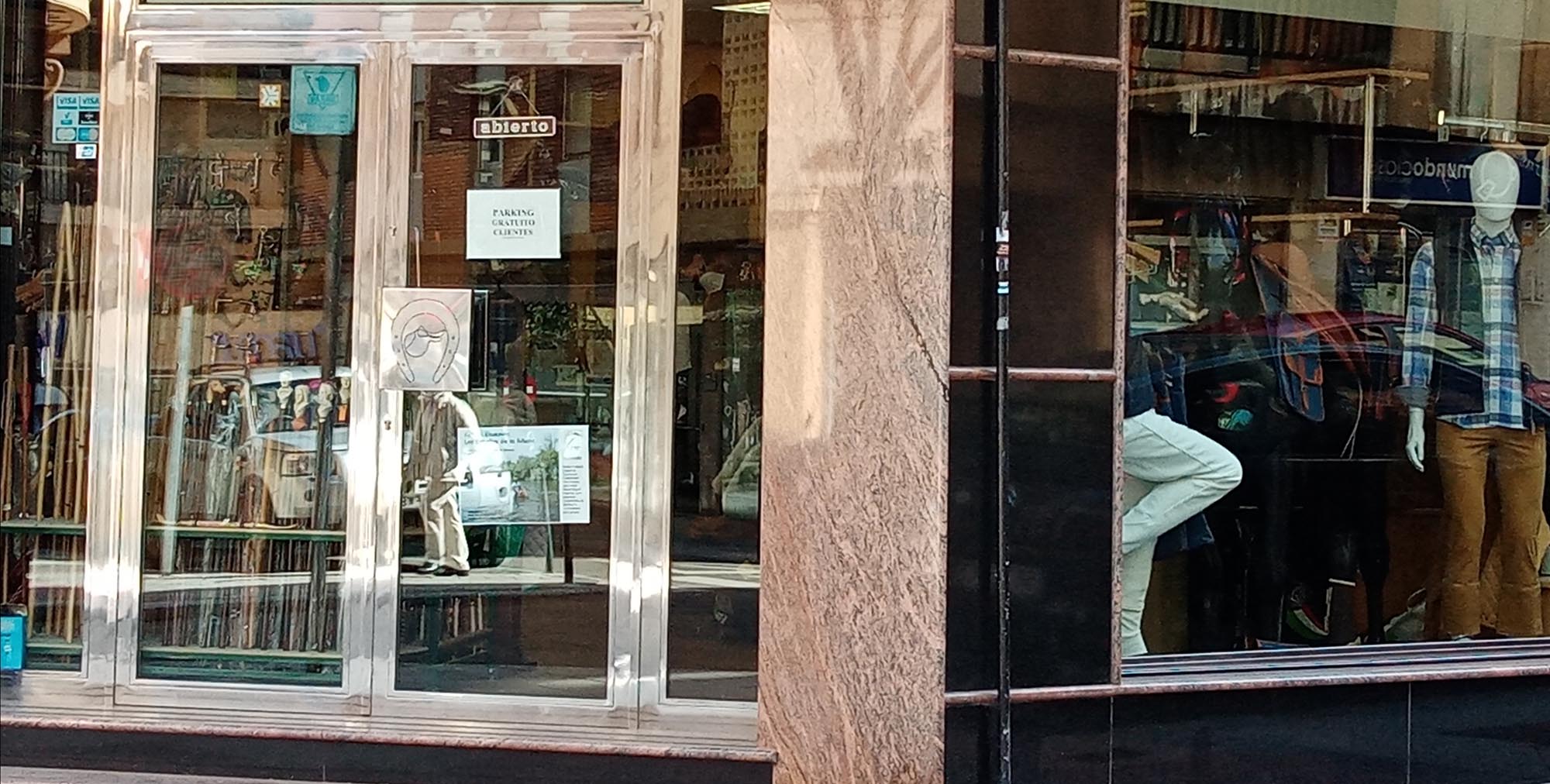 Quiénes somos: Chotis y Penko. Tienda de Hípica