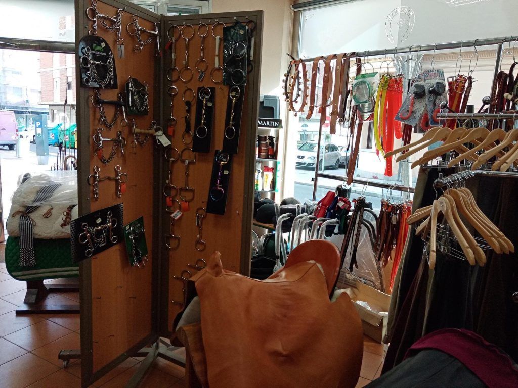 Quiénes somos: Chotis y Penko. Tienda de Hípica